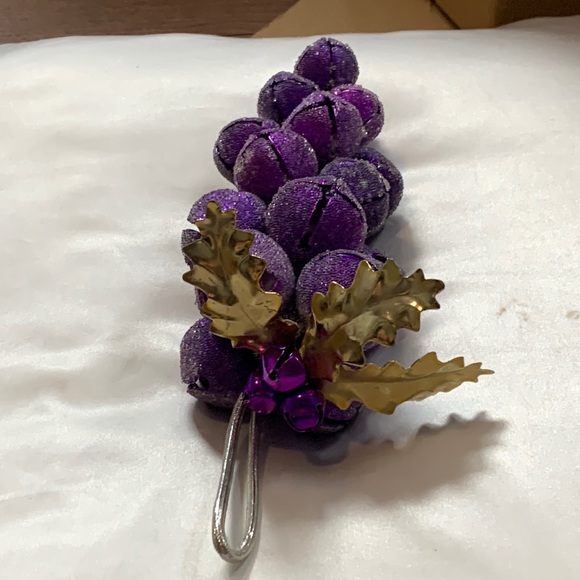 Christmas Hanging Jingle Bells Grapes - Picture 2 of 2
